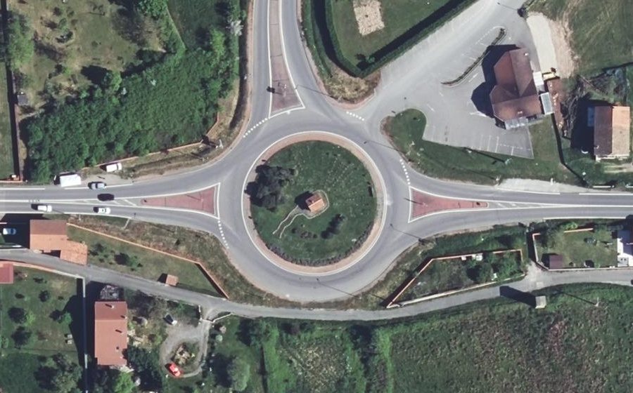 Vue aérienne du Rond-point anonyme n°29704132