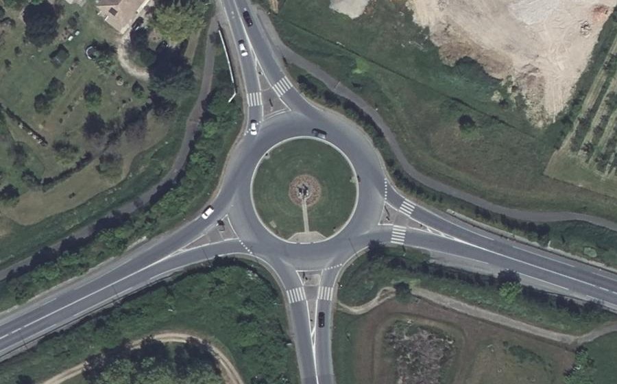 Vue aérienne du Rond-point anonyme n°29704302