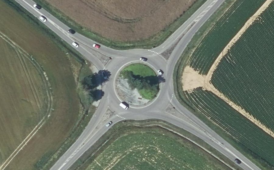 Vue aérienne du Rond-point anonyme n°29704885