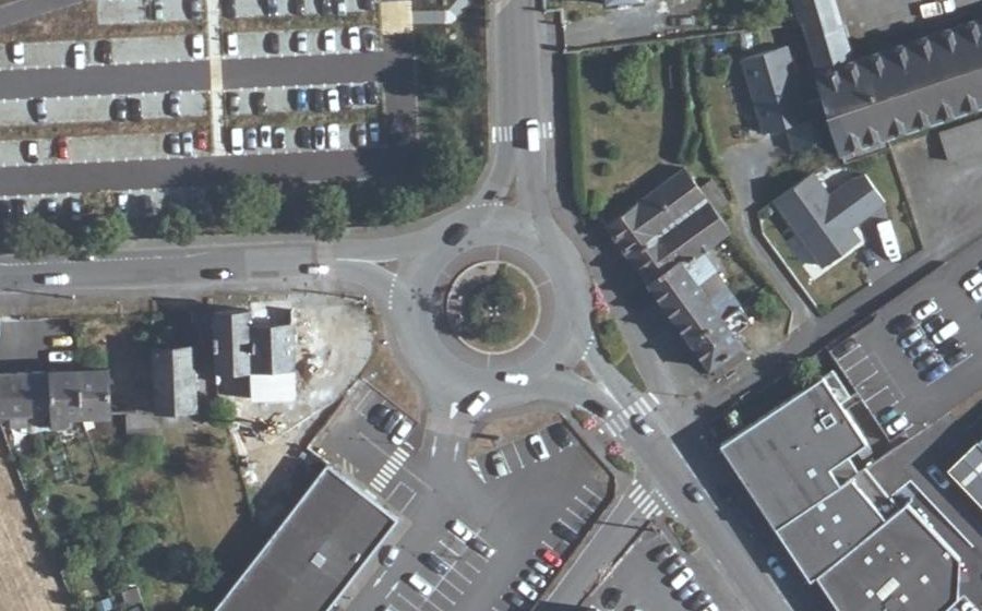 Vue aérienne du Rond-point anonyme n°29705531
