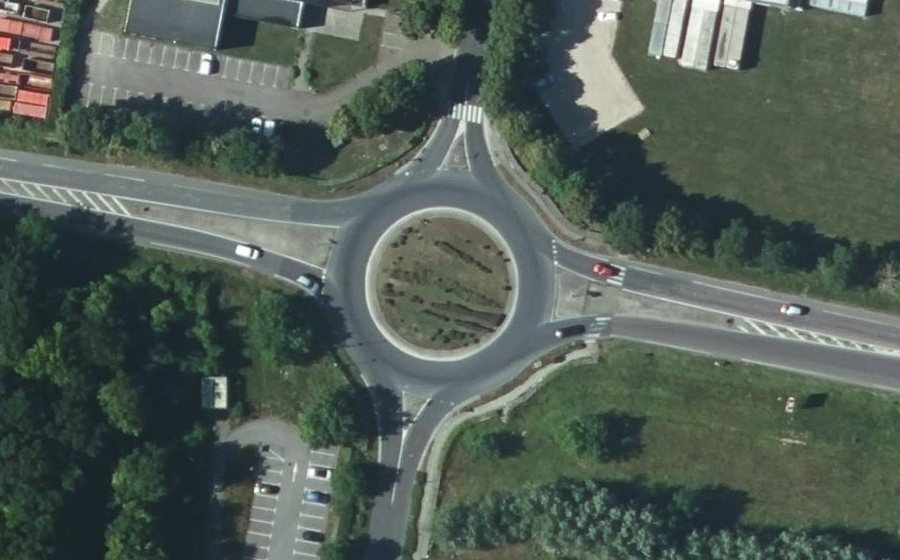 Vue aérienne du Rond-point anonyme n°29711642