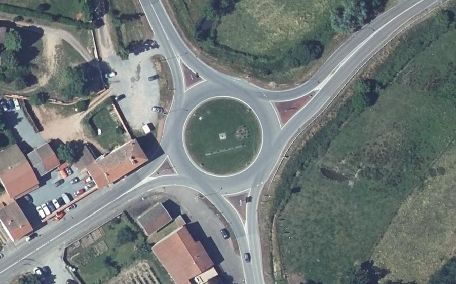 Vue aérienne du Rond-point anonyme n°29714995