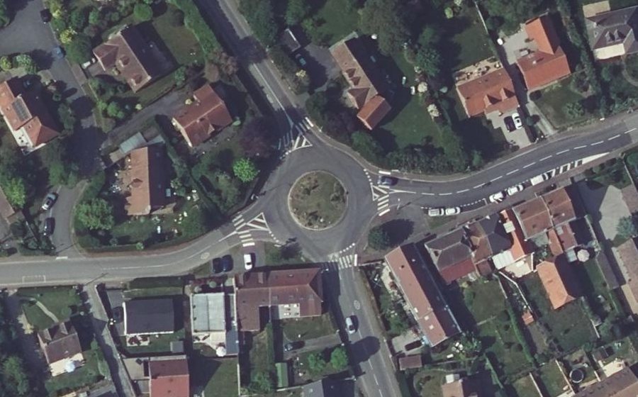 Vue aérienne du Rond-point anonyme n°29731592