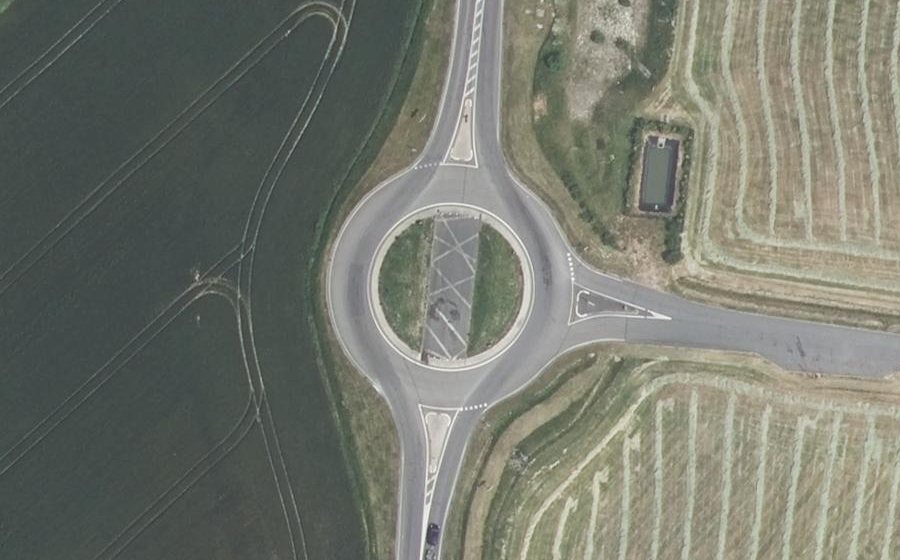 Vue aérienne du Rond-point anonyme n°297362144
