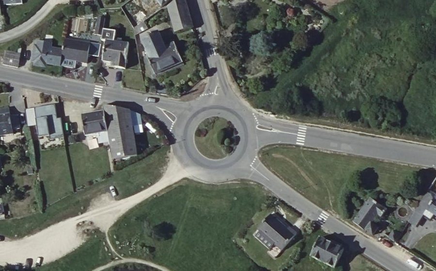 Vue aérienne du Rond-point anonyme n°297412583