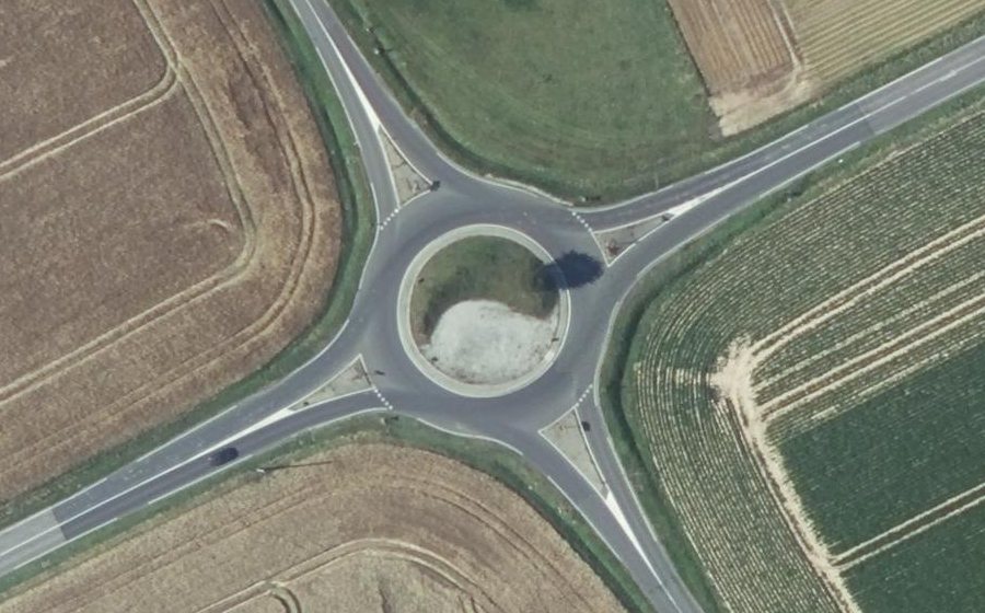 Vue aérienne du Rond-point anonyme n°29745539
