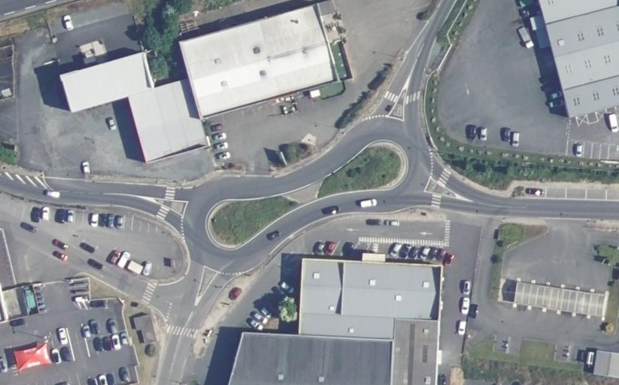 Vue aérienne du Rond-point anonyme n°297522705