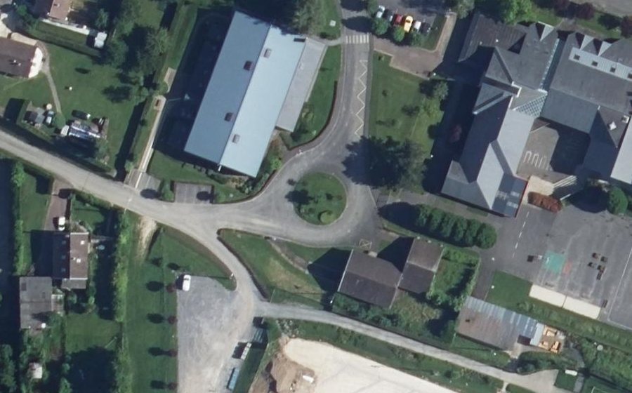 Vue aérienne du Rond-point anonyme n°297597784