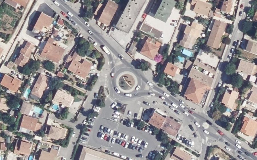 Vue aérienne du Rond-point anonyme n°297718003