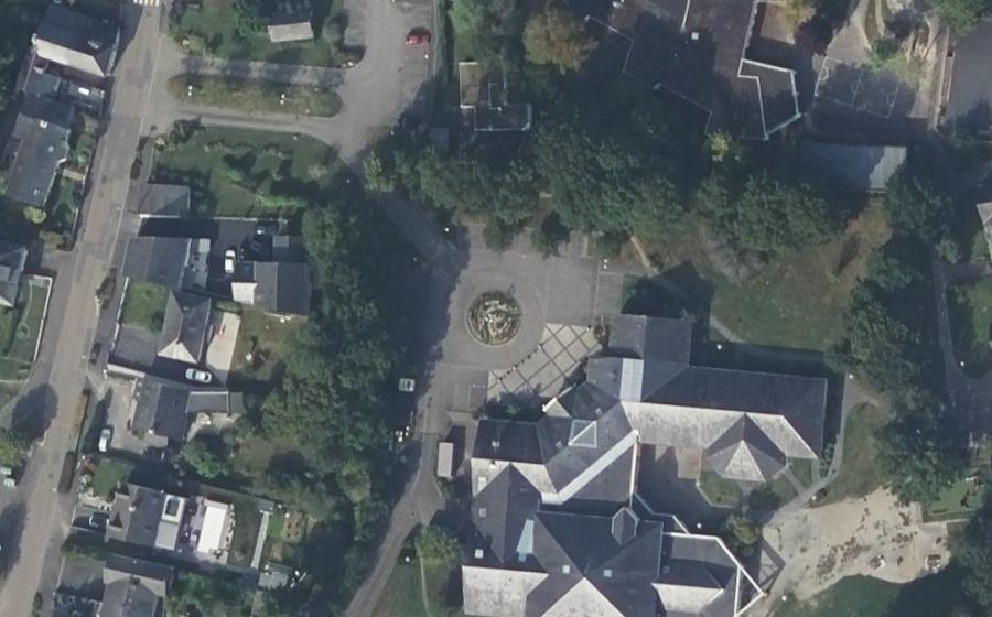 Vue aérienne du Rond-point anonyme n°297811305