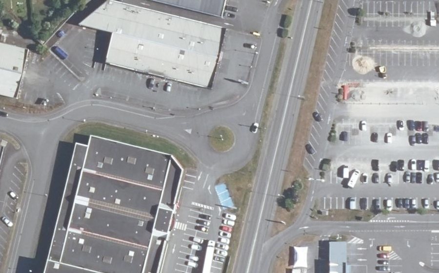 Vue aérienne du Rond-point anonyme n°297988136