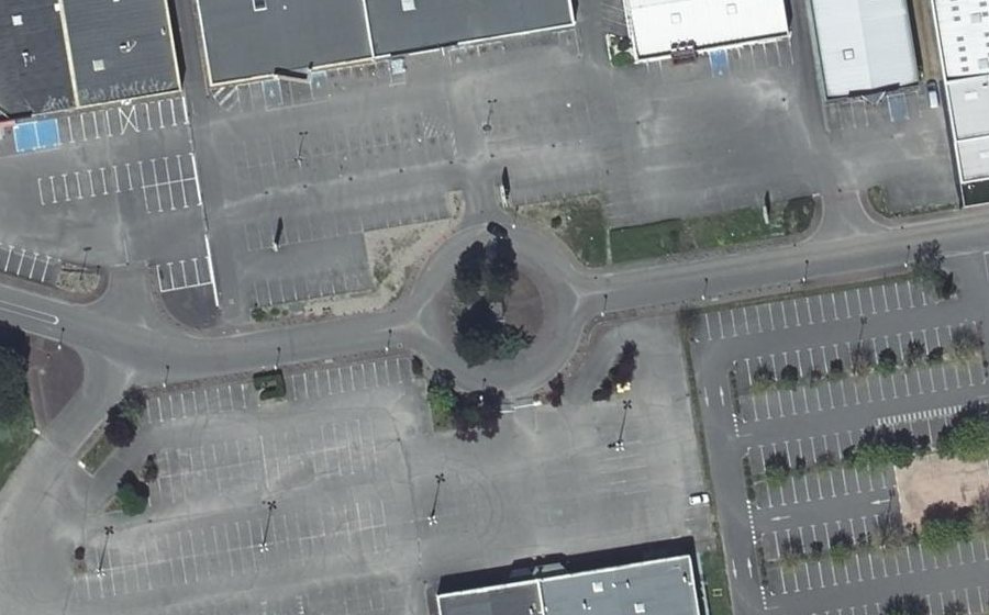 Vue aérienne du Rond-point anonyme n°298176431