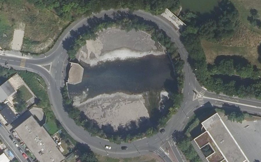Vue aérienne du Rond-point anonyme n°29876496