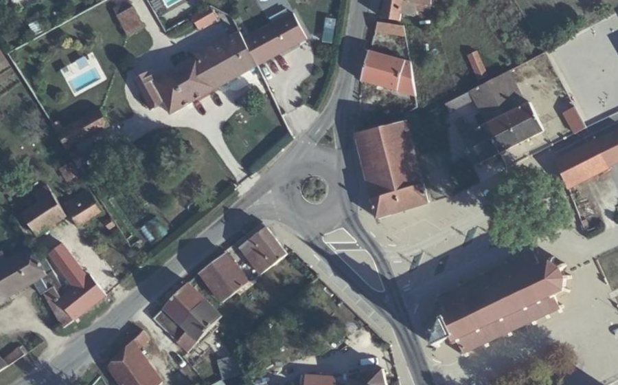 Vue aérienne du Rond-point anonyme n°298805307