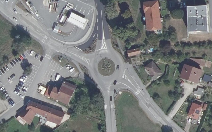 Vue aérienne du Rond-point anonyme n°29880682