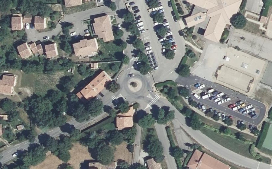 Vue aérienne du Rond-point anonyme n°29893714