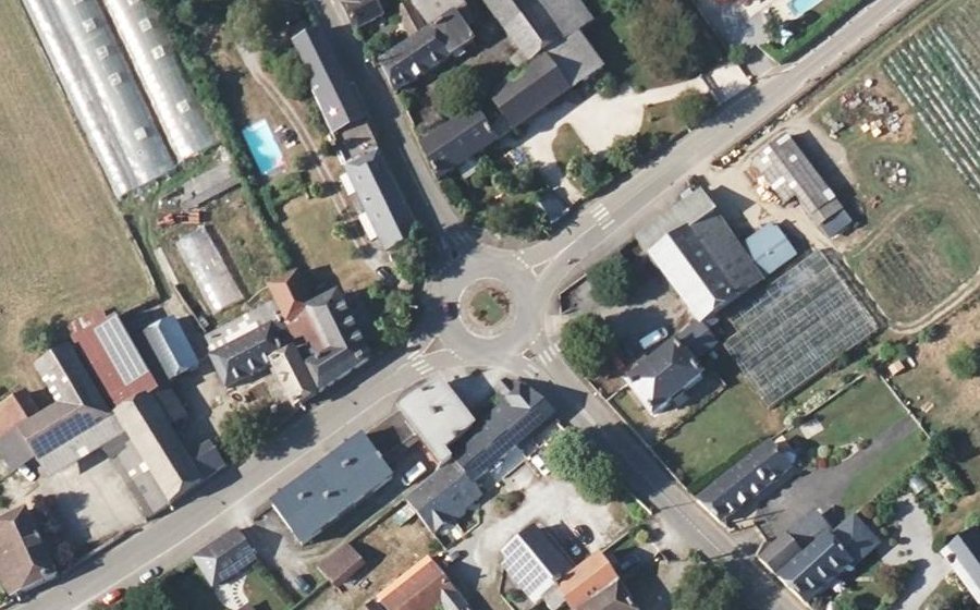 Vue aérienne du Rond-point anonyme n°29896246