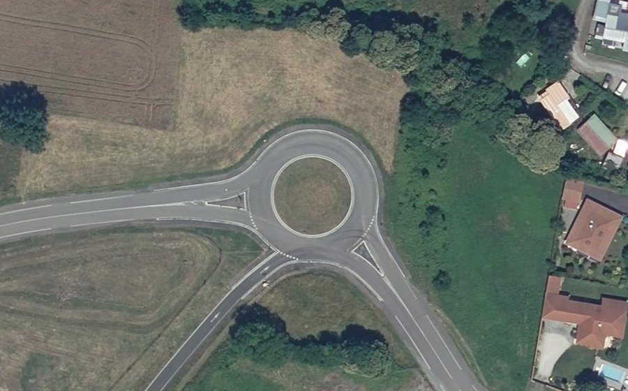 Vue aérienne du Rond-point anonyme n°299003816