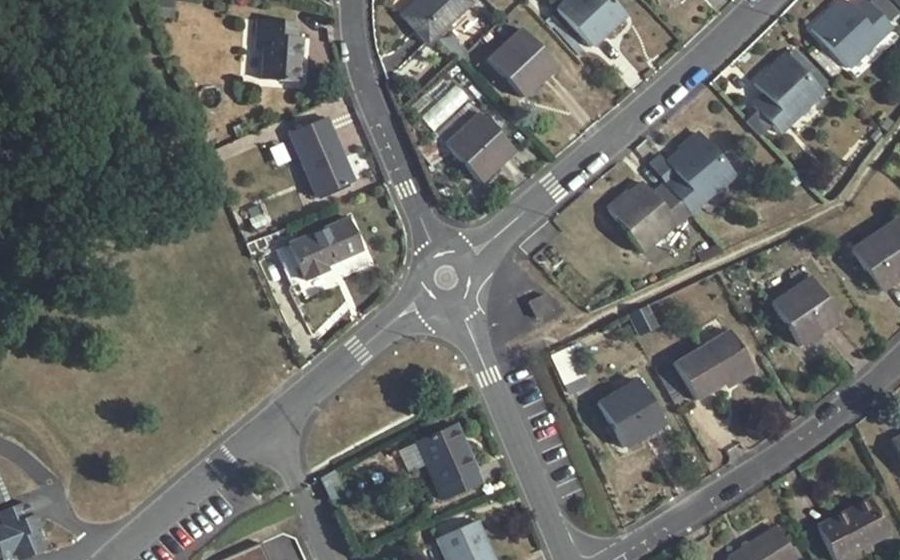 Vue aérienne du Rond-point anonyme n°29900935