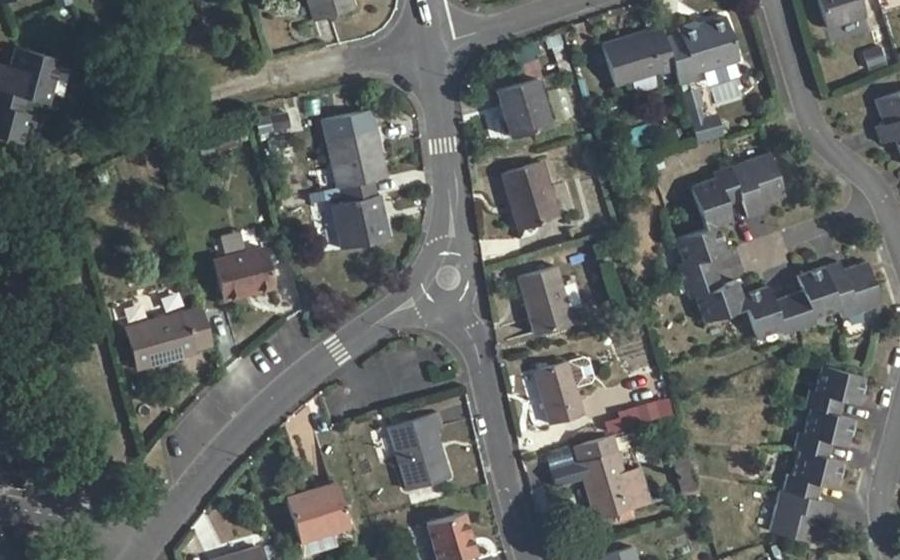 Vue aérienne du Rond-point anonyme n°29900942