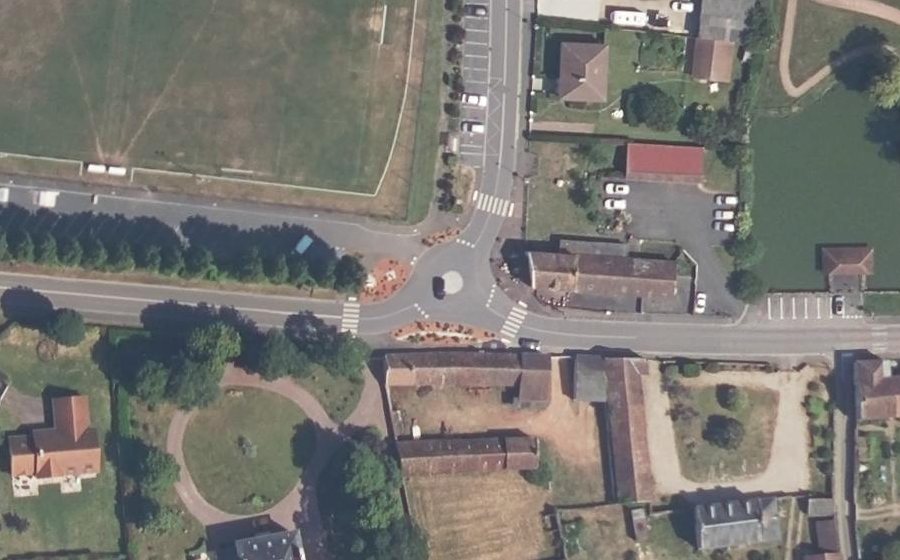 Vue aérienne du Rond-point anonyme n°299227829