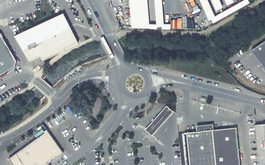 Vue aérienne du Rond-point anonyme n°299505498