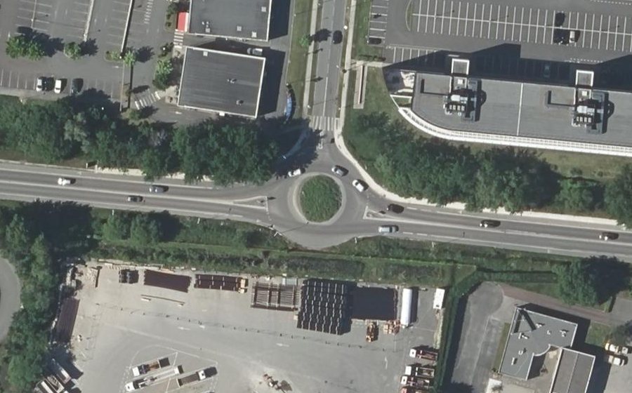 Vue aérienne du Rond-point anonyme n°299521956