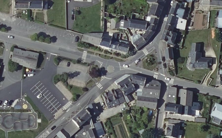 Vue aérienne du Rond-point anonyme n°299745431