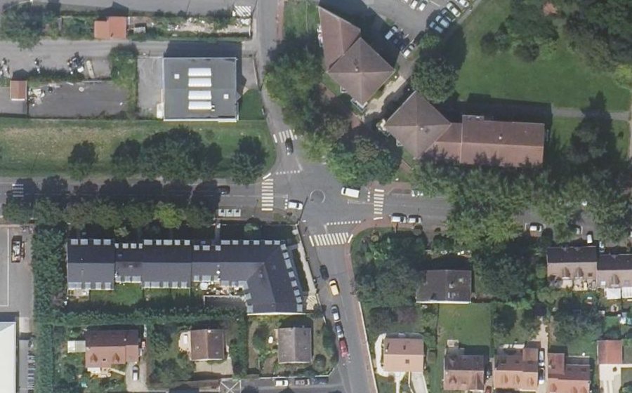 Vue aérienne du Rond-point anonyme n°29983766
