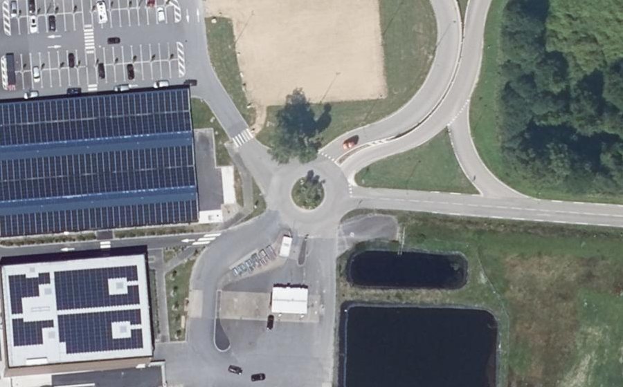 Vue aérienne du Rond-point anonyme n°299844062