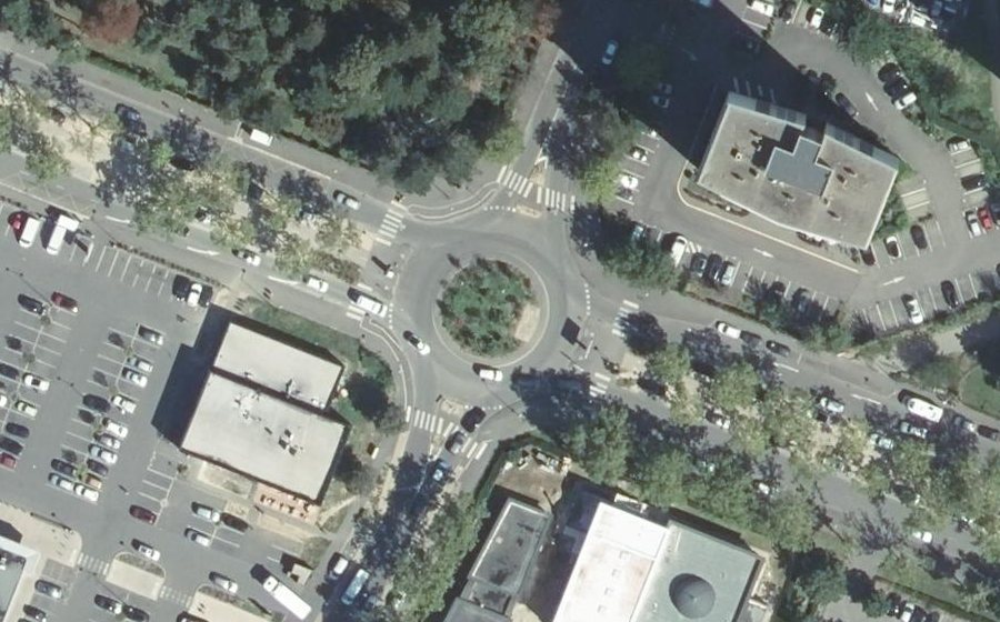 Vue aérienne du Rond-point anonyme n°299859619