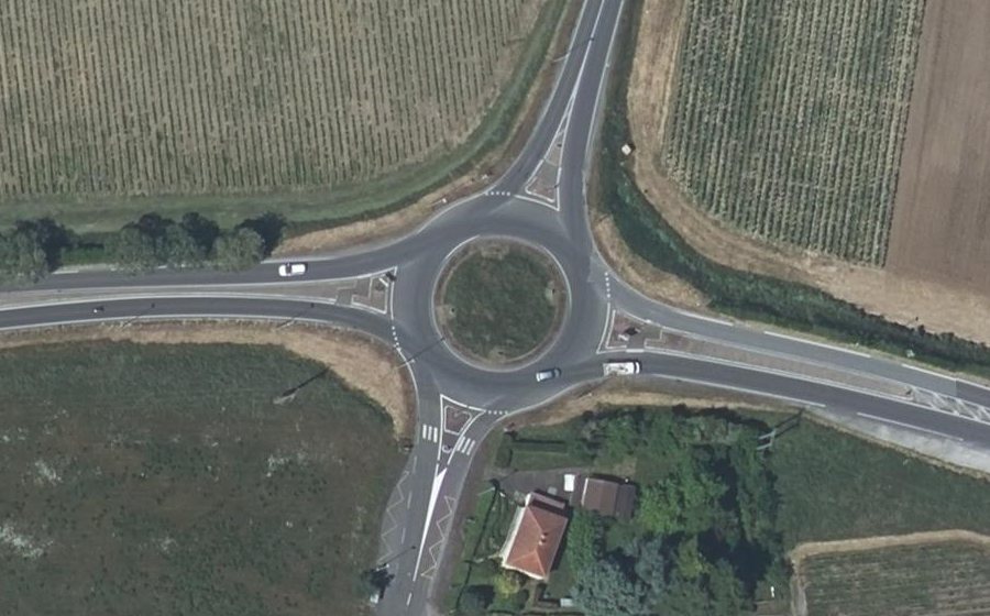 Vue aérienne du Rond-point anonyme n°29987446