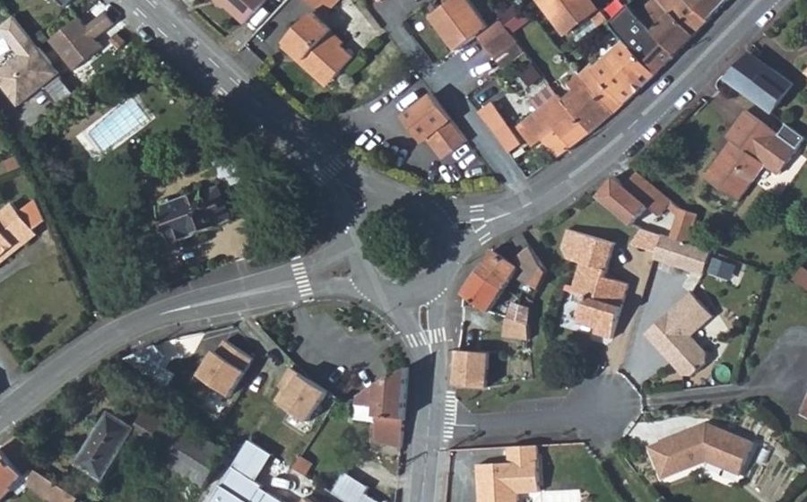 Vue aérienne du Rond-point anonyme n°29989106