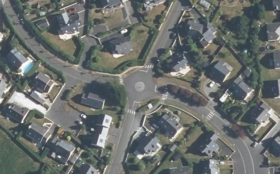 Vue aérienne du Rond-point anonyme n°299919641