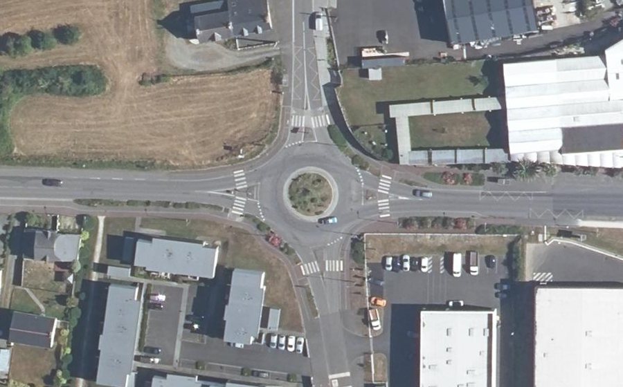 Vue aérienne du Rond-point anonyme n°299927337