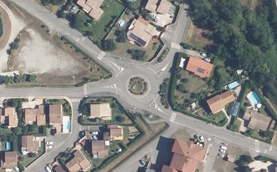 Vue aérienne du Rond-point anonyme n°29997551