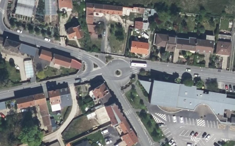 Vue aérienne du Rond-point anonyme n°300249759