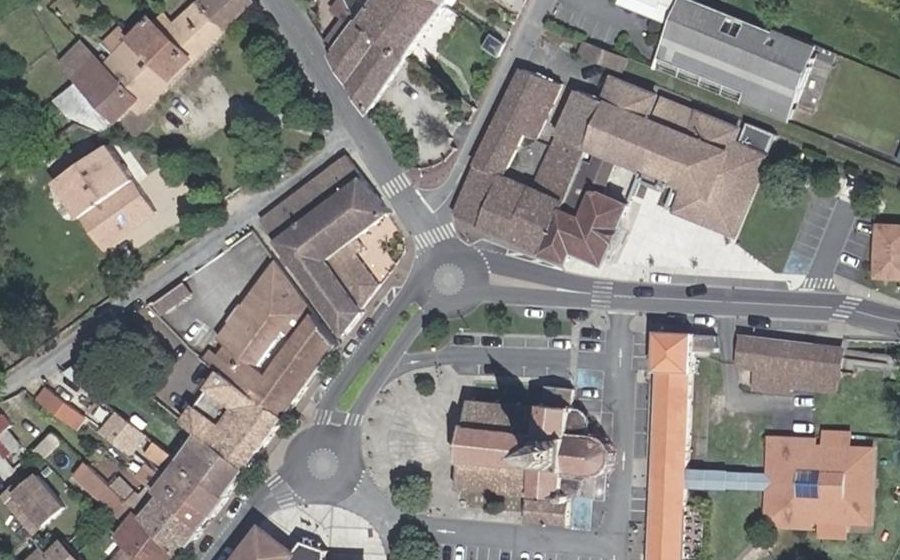 Vue aérienne du Rond-point anonyme n°300339480