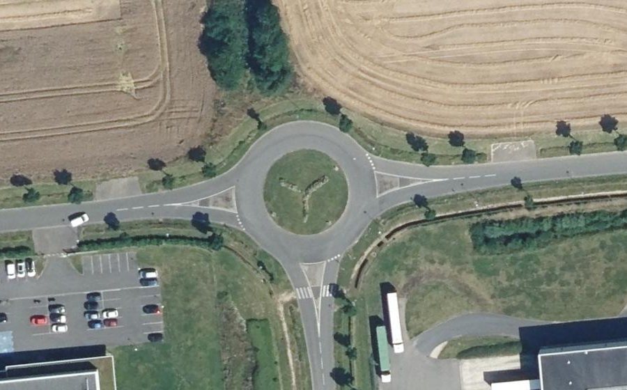 Vue aérienne du Rond-point anonyme n°300371627