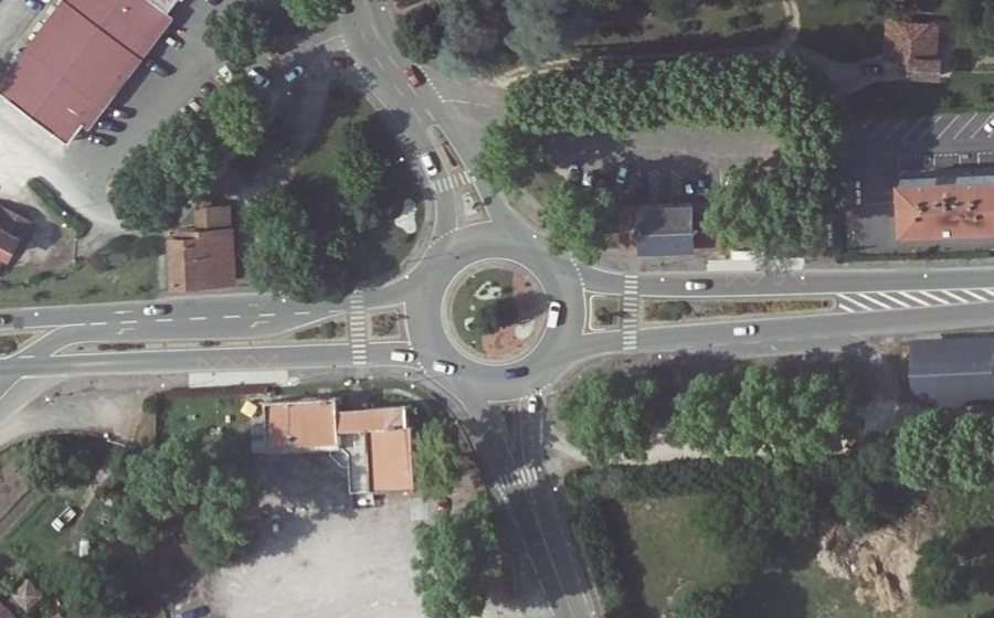 Vue aérienne du Rond-point anonyme n°30044298