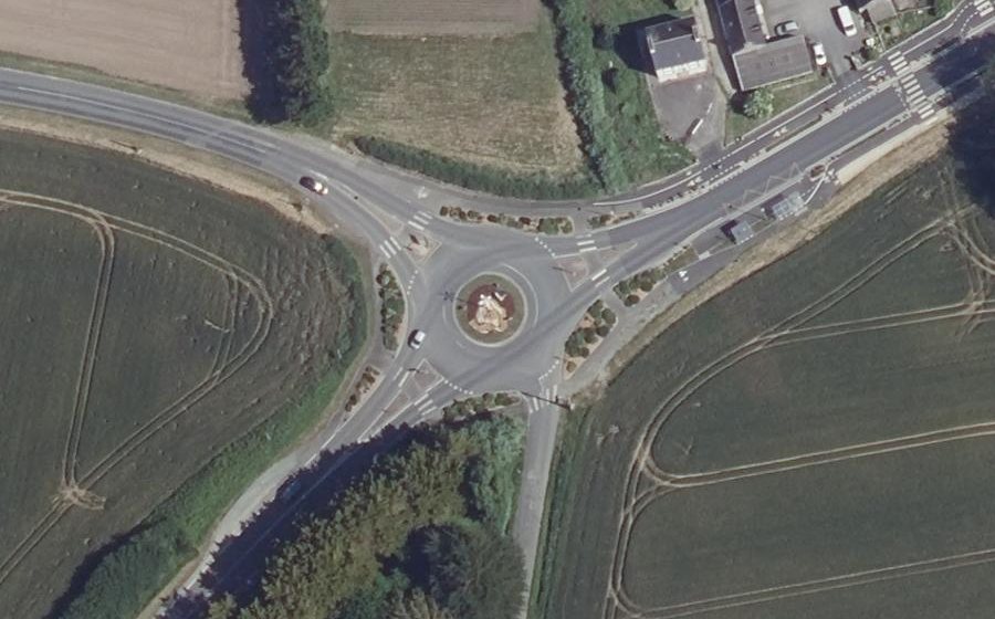 Vue aérienne du Rond-point anonyme n°30047183
