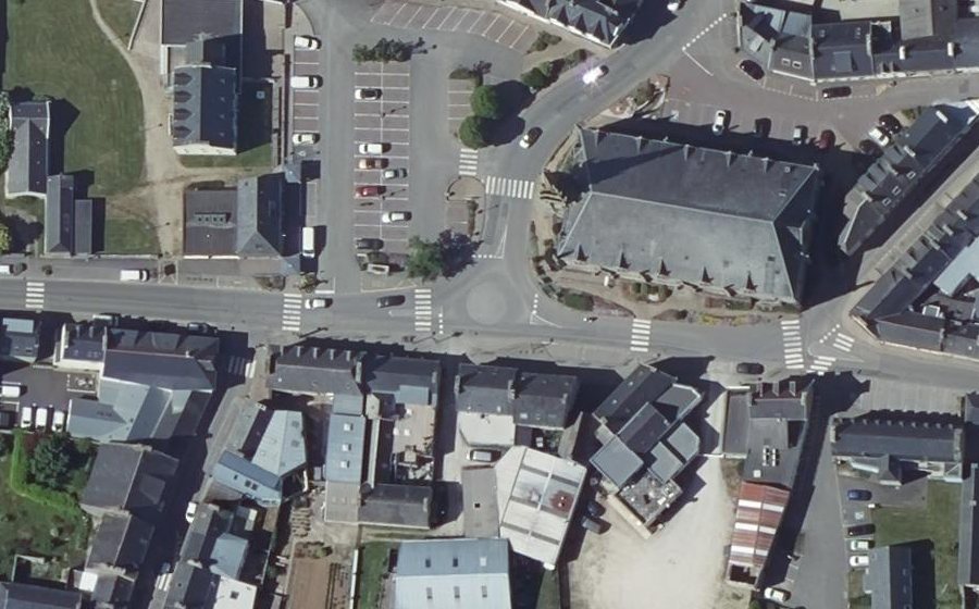 Vue aérienne du Rond-point anonyme n°300473610