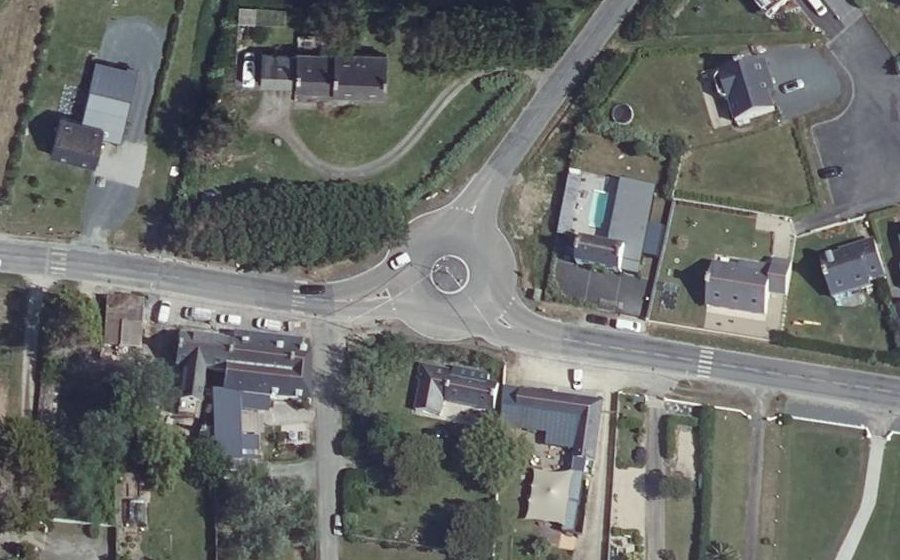 Vue aérienne du Rond-point anonyme n°30048293