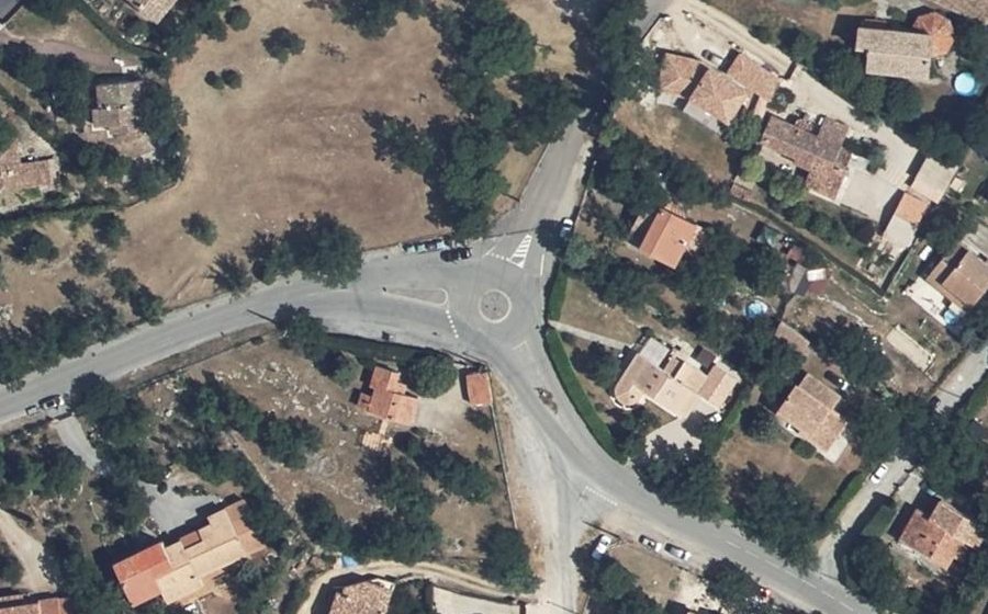 Vue aérienne du Rond-point anonyme n°300503205