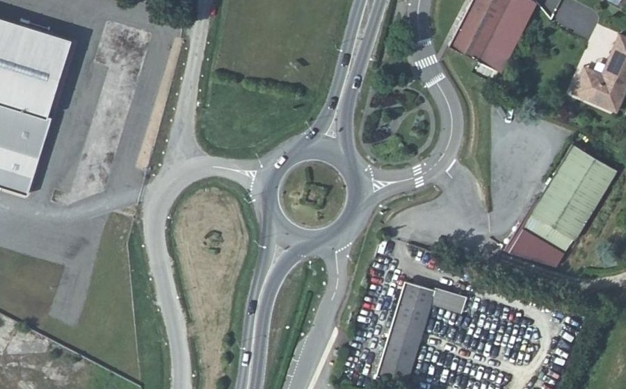 Vue aérienne du Rond-point anonyme n°30050340