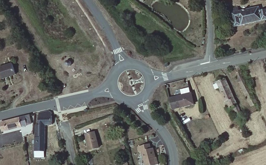 Vue aérienne du Rond-point anonyme n°30050410