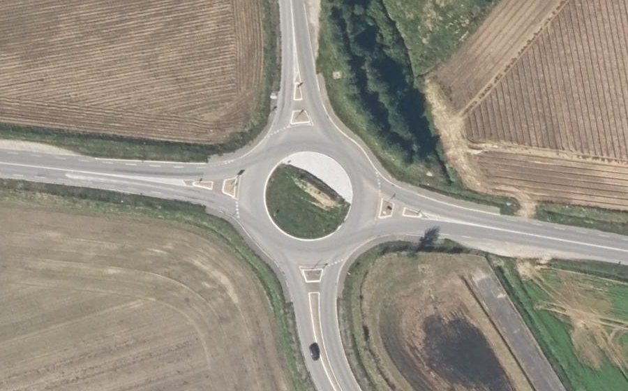 Vue aérienne du Rond-point anonyme n°300537905