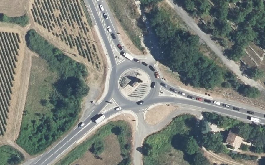 Vue aérienne du Rond-point anonyme n°30054146