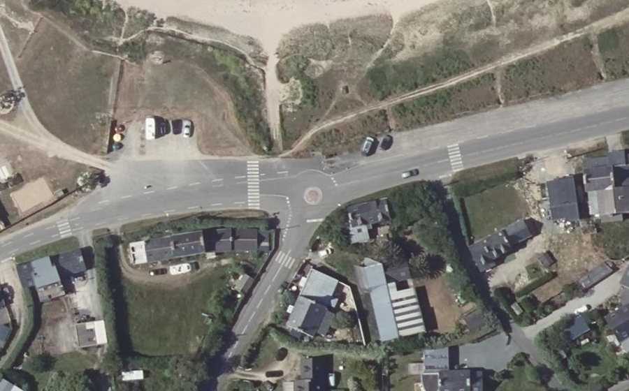 Vue aérienne du Rond-point anonyme n°300546937