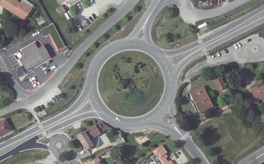 Vue aérienne du Rond-point anonyme n°30056187